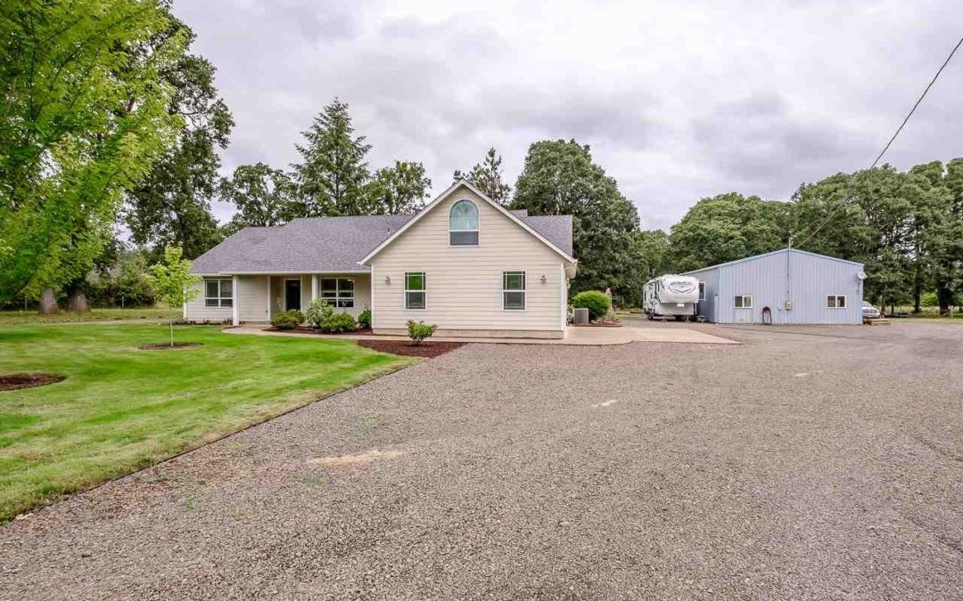 38861 Lacomb Dr Lebanon Oregon
