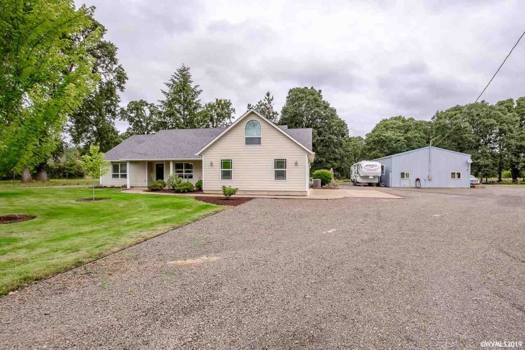 38861 Lacomb Dr Lebanon Oregon